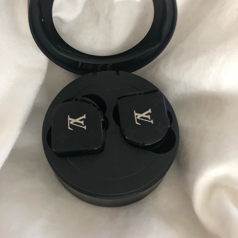 Louis Vuitton air pods